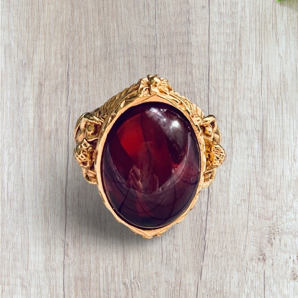 Vintage Avon Elizabeth Taylor Gilded Age Cherub Ring size 7.5 - Picture 2 of 4